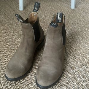 Blundstone 1961 Woman’s Heeled Boot Size 10 US